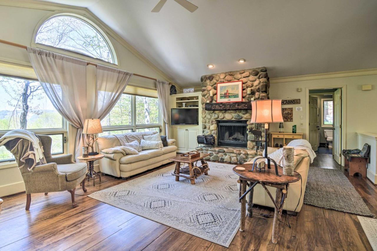Resort-Style Harbor Springs Home With 2 Decks! Luaran gambar