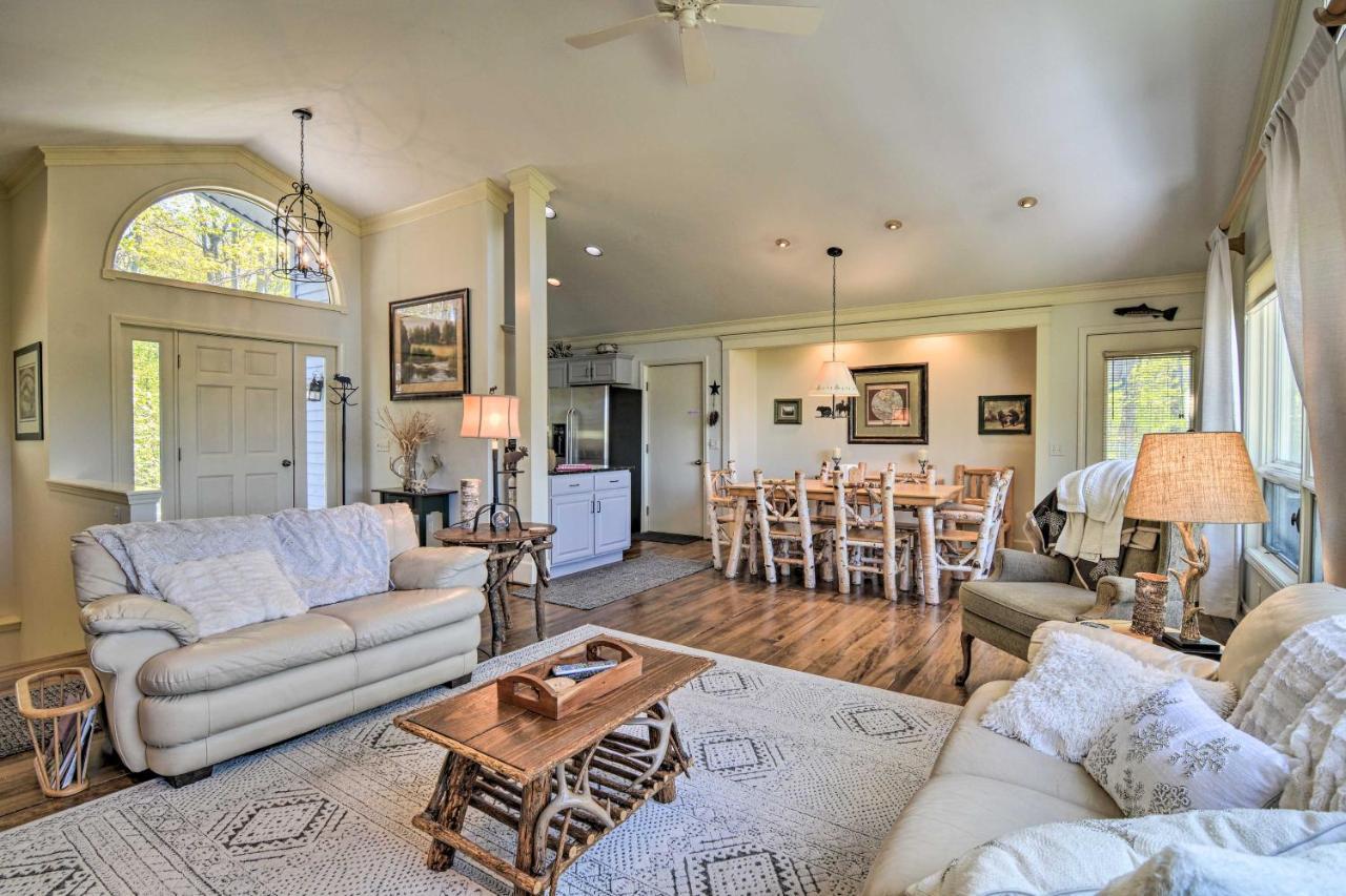 Resort-Style Harbor Springs Home With 2 Decks! Luaran gambar