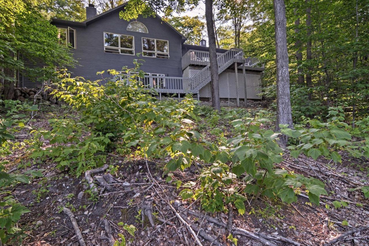 Resort-Style Harbor Springs Home With 2 Decks! Luaran gambar