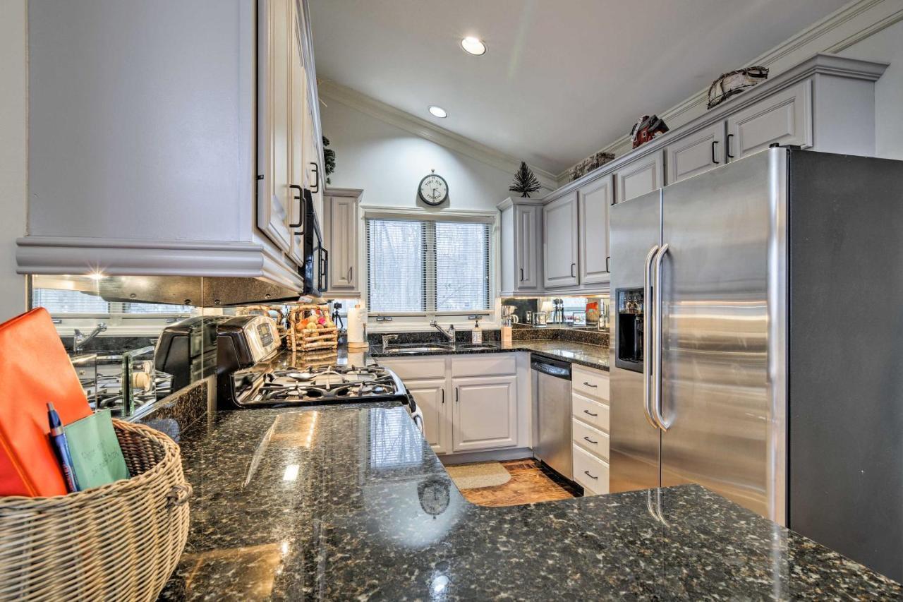 Resort-Style Harbor Springs Home With 2 Decks! Luaran gambar